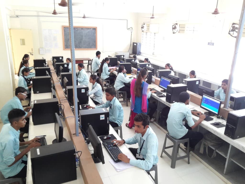 Shree Dhanvantary College of Engineering and Technology Surat Campus photo 11